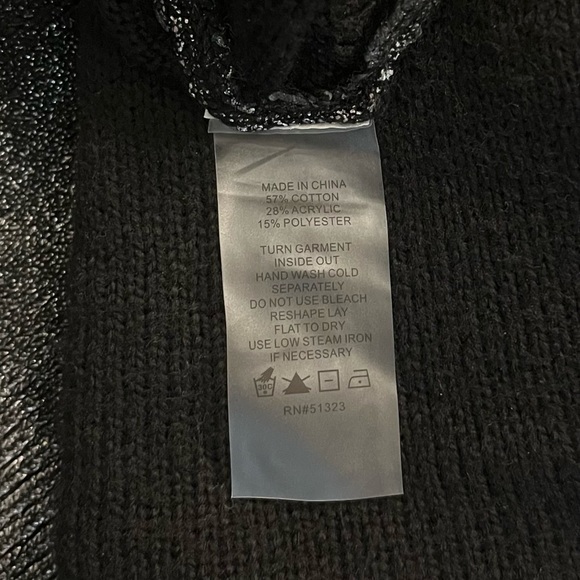 Vince Camuto Black & Silver Shimmer Long Sleeve Sweater Size Small NWT - Picture 4 of 5